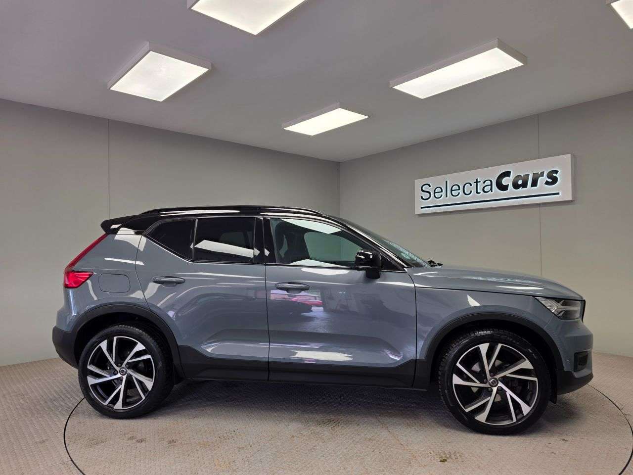 2022 VOLVO XC40 2022 VOLVO XC40