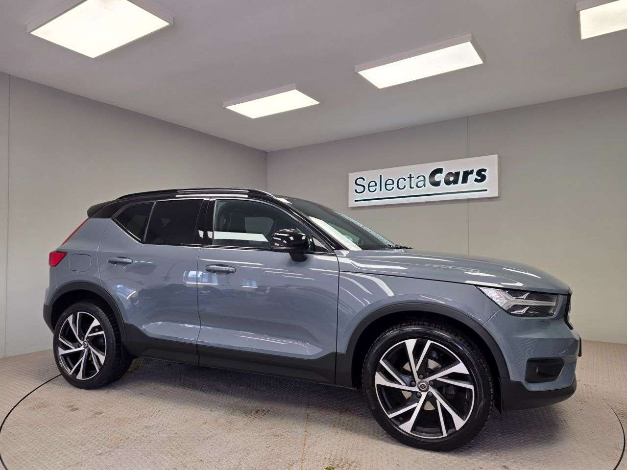 2022 VOLVO XC40 2022 VOLVO XC40