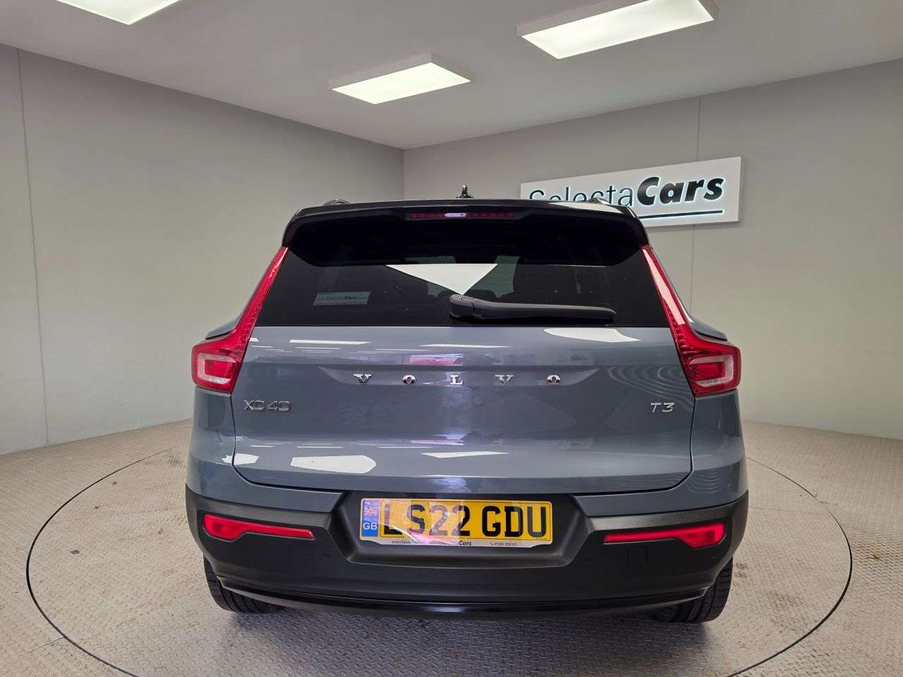 2022 VOLVO XC40 2022 VOLVO XC40