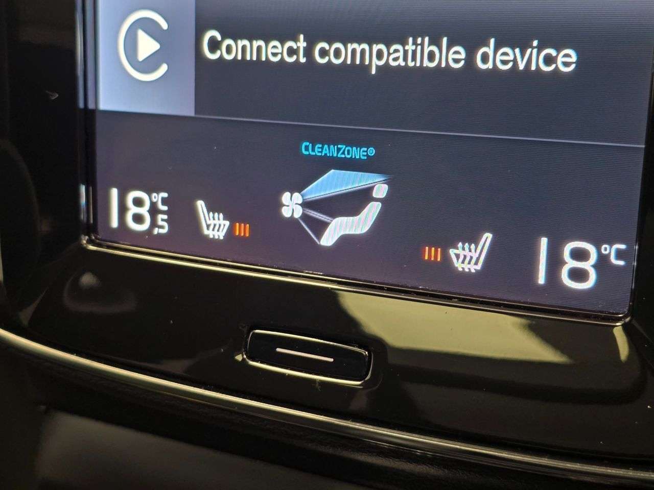 2022 VOLVO XC40 2022 VOLVO XC40