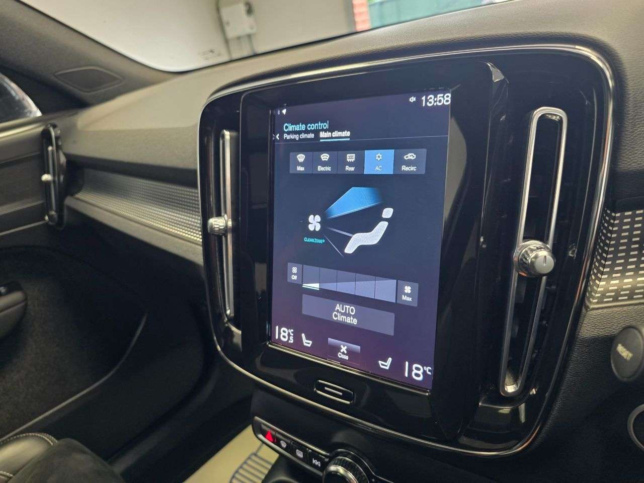 2022 VOLVO XC40 2022 VOLVO XC40