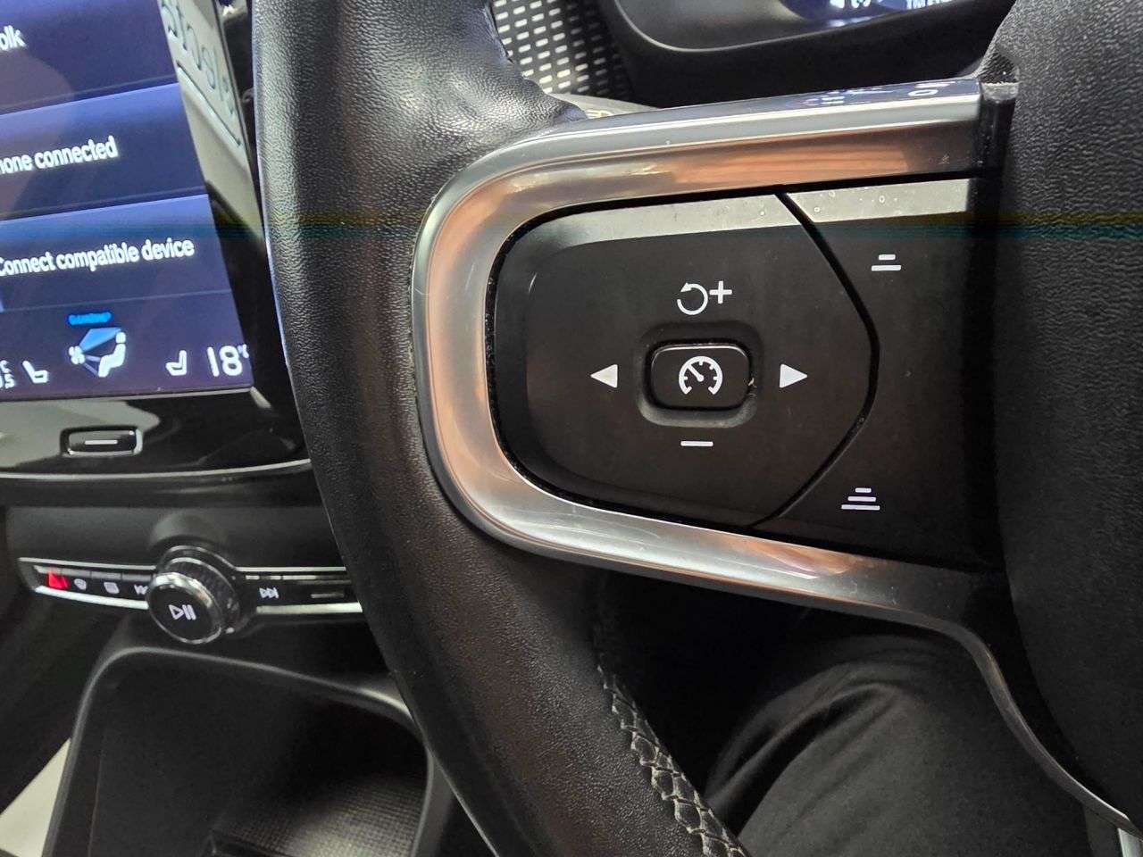 2022 VOLVO XC40 2022 VOLVO XC40