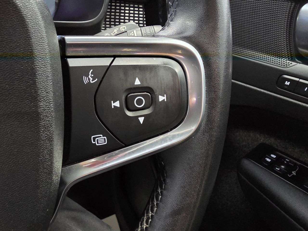 2022 VOLVO XC40 2022 VOLVO XC40