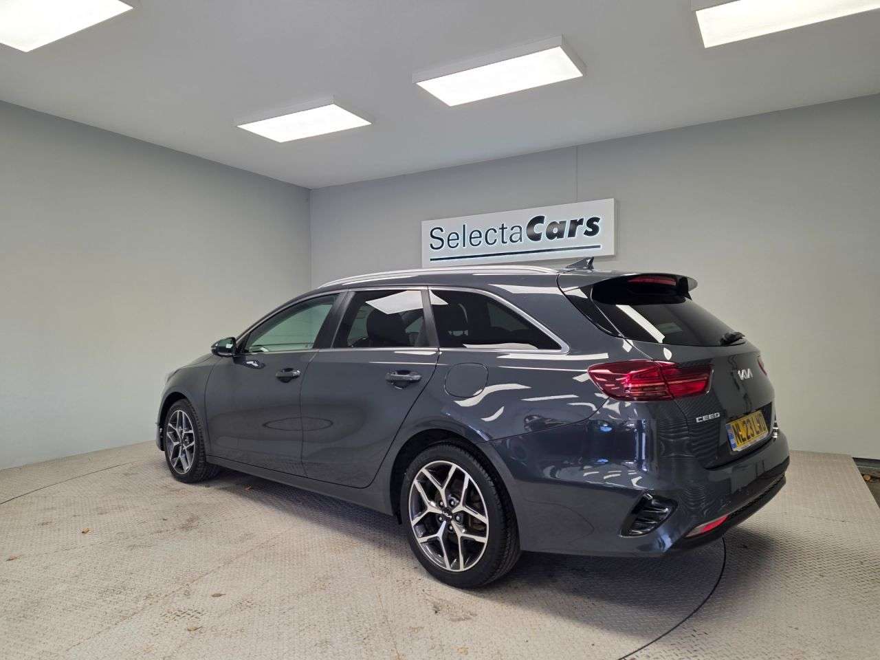 A 2023 KIA CEED 1.5 T-GDi 3 Sportswagon 5dr Petrol DCT Euro 6 (s/s) (158 bhp) A 2023 KIA CEED 1.5 T-GDi 3 Sportswagon 5dr Petrol DCT Euro 6 (s/s) (158 bhp)