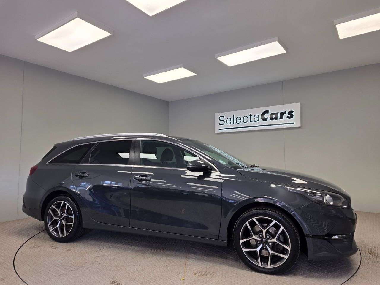 A 2023 KIA CEED 1.5 T-GDi 3 Sportswagon 5dr Petrol DCT Euro 6 (s/s) (158 bhp) A 2023 KIA CEED 1.5 T-GDi 3 Sportswagon 5dr Petrol DCT Euro 6 (s/s) (158 bhp)