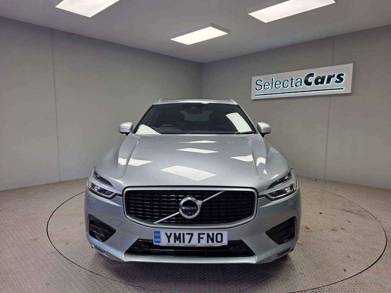A 2017 VOLVO XC60 2.0 D5 PowerPulse R-Design Pro SUV 5dr Diesel Auto AWD Euro 6 (s/s) (235 ps A 2017 VOLVO XC60 2.0 D5 PowerPulse R-Design Pro SUV 5dr Diesel Auto AWD Euro 6 (s/s) (235 ps