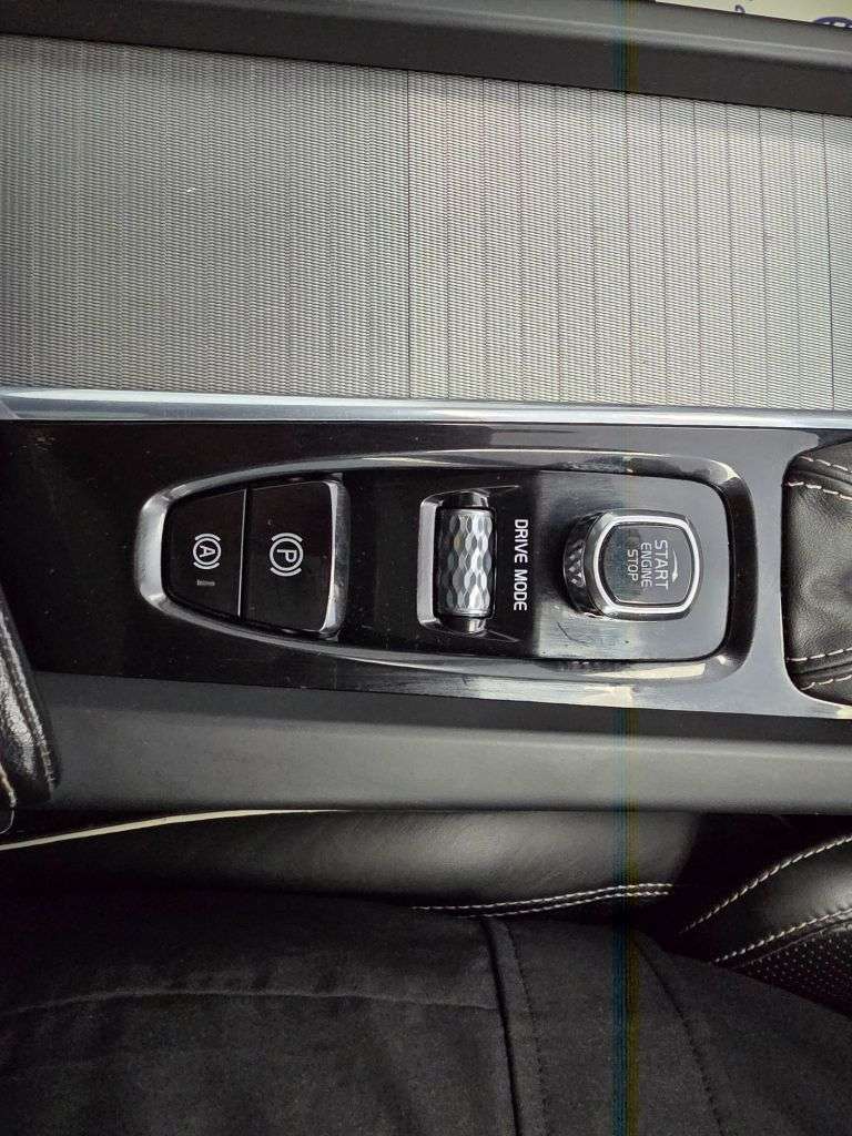 2017 VOLVO XC60 2017 VOLVO XC60