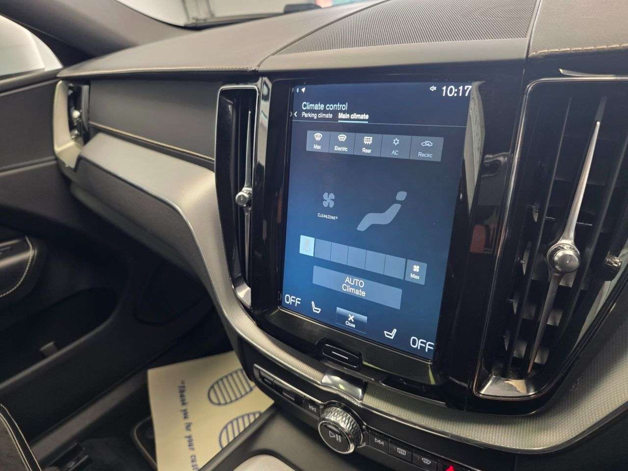 2017 VOLVO XC60 2017 VOLVO XC60