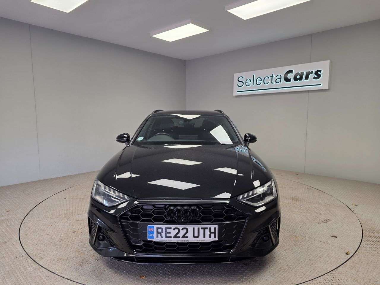 A 2022 AUDI A4 AVANT 2.0 TFSI 35 Black Edition Estate 5dr Petrol S Tronic Euro 6 (s/s) (150 ps) A 2022 AUDI A4 AVANT 2.0 TFSI 35 Black Edition Estate 5dr Petrol S Tronic Euro 6 (s/s) (150 ps)