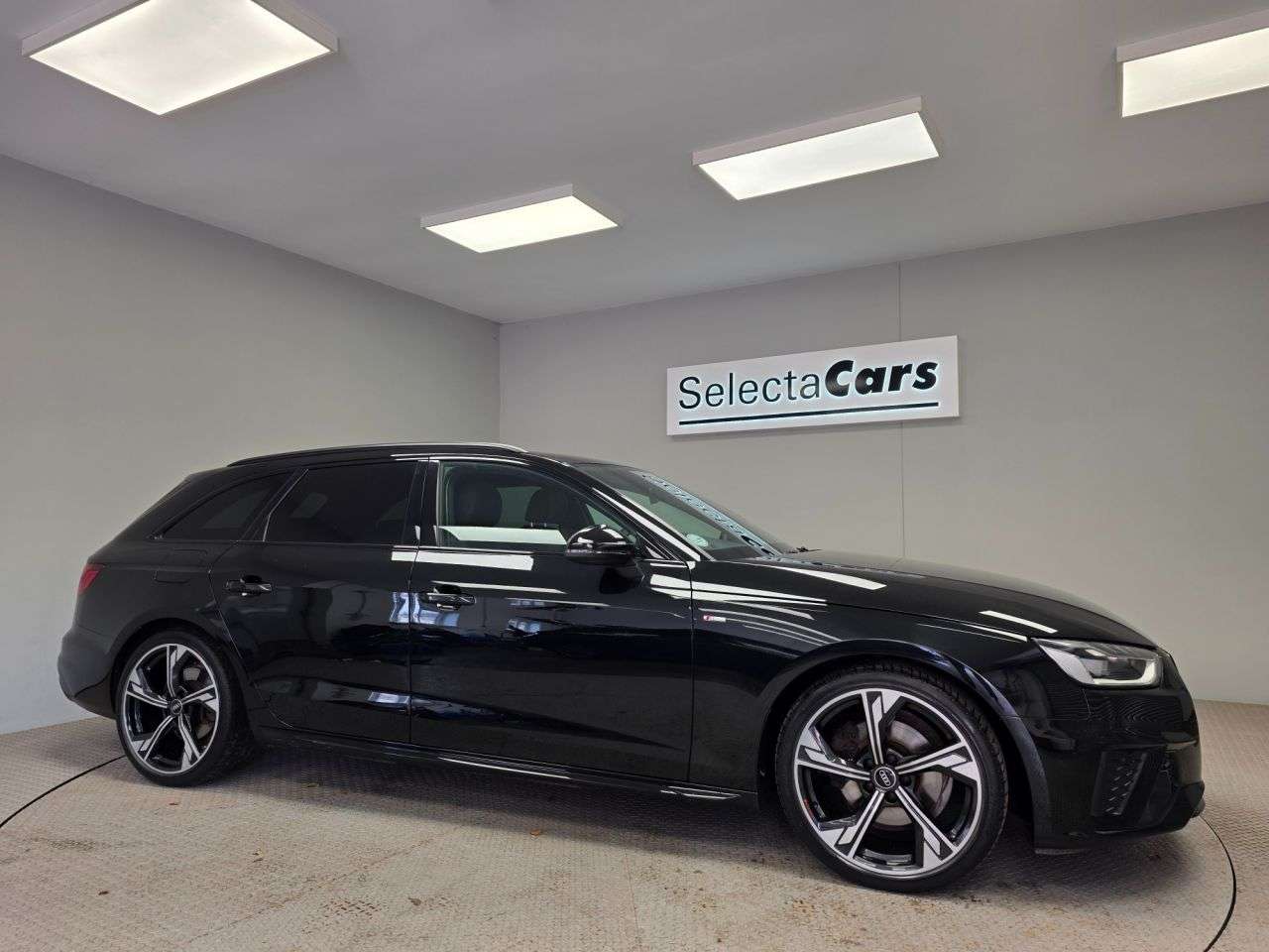 A 2022 AUDI A4 AVANT 2.0 TFSI 35 Black Edition Estate 5dr Petrol S Tronic Euro 6 (s/s) (150 ps) A 2022 AUDI A4 AVANT 2.0 TFSI 35 Black Edition Estate 5dr Petrol S Tronic Euro 6 (s/s) (150 ps)