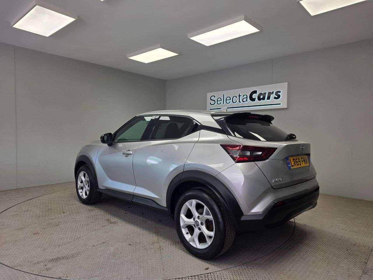 A 2020 NISSAN JUKE 1.0 DIG-T N-Connecta SUV 5dr Petrol Manual Euro 6 (s/s) (117 ps) A 2020 NISSAN JUKE 1.0 DIG-T N-Connecta SUV 5dr Petrol Manual Euro 6 (s/s) (117 ps)