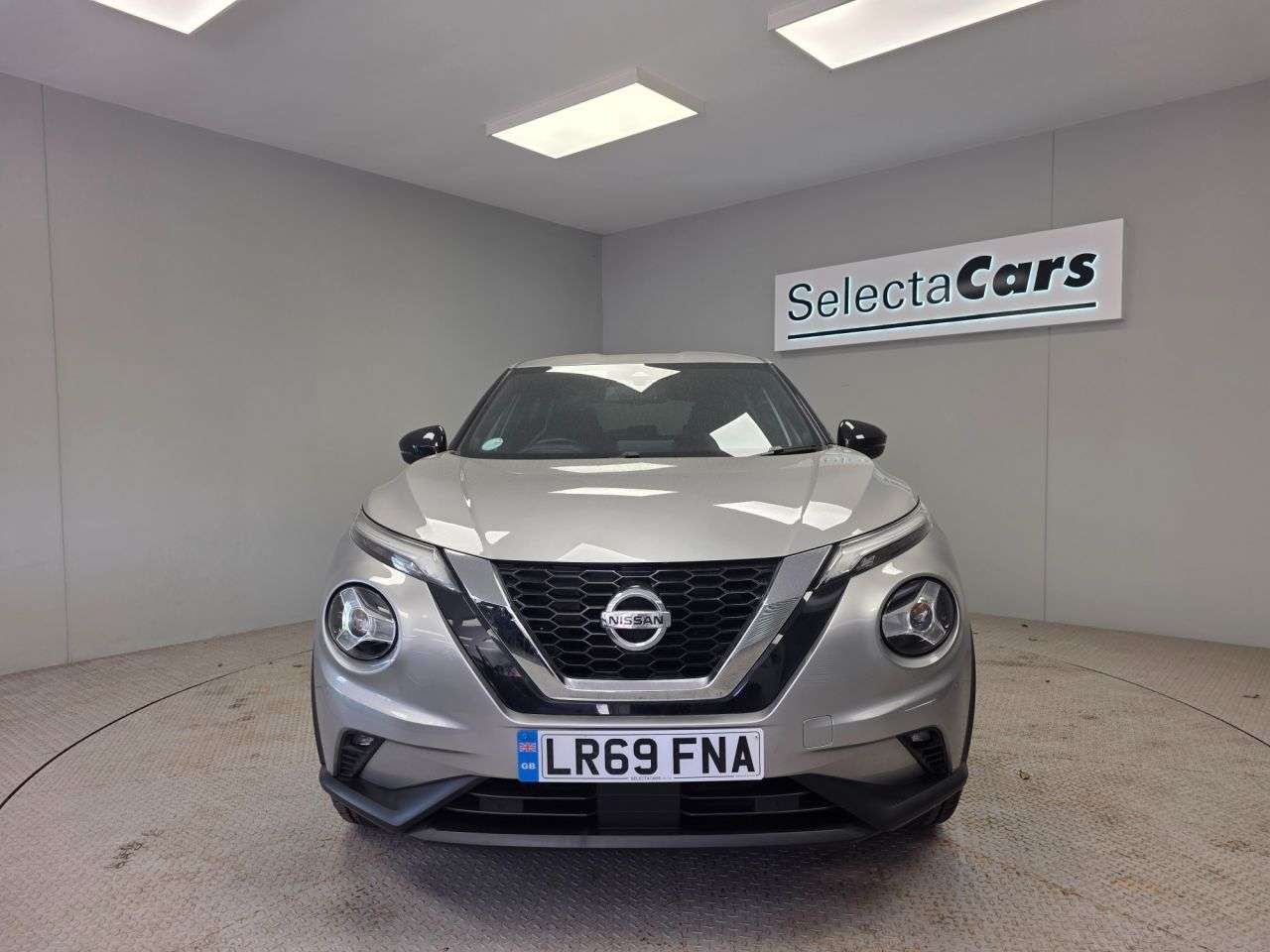 A 2020 NISSAN JUKE 1.0 DIG-T N-Connecta SUV 5dr Petrol Manual Euro 6 (s/s) (117 ps) A 2020 NISSAN JUKE 1.0 DIG-T N-Connecta SUV 5dr Petrol Manual Euro 6 (s/s) (117 ps)