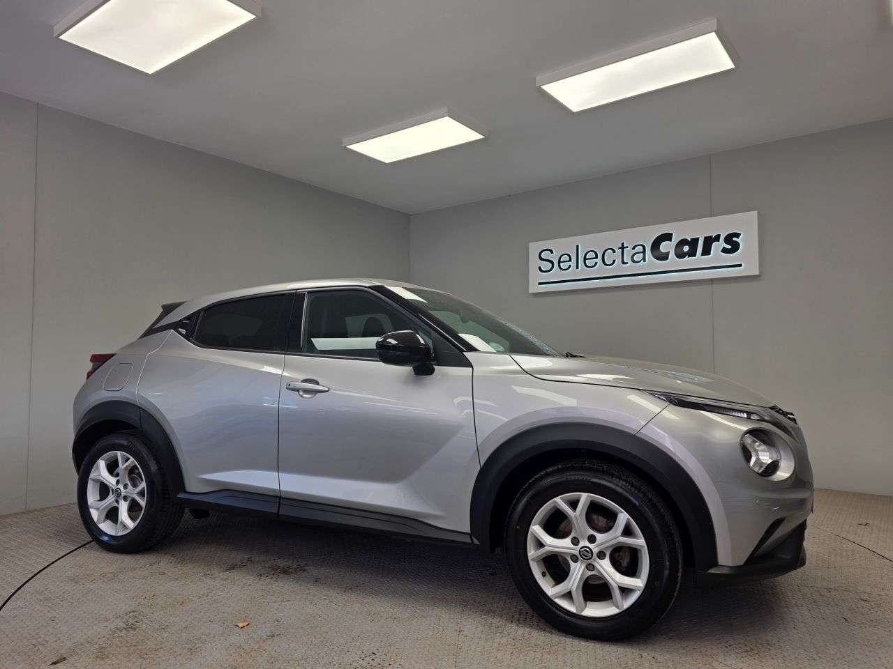 A 2020 NISSAN JUKE 1.0 DIG-T N-Connecta SUV 5dr Petrol Manual Euro 6 (s/s) (117 ps) A 2020 NISSAN JUKE 1.0 DIG-T N-Connecta SUV 5dr Petrol Manual Euro 6 (s/s) (117 ps)