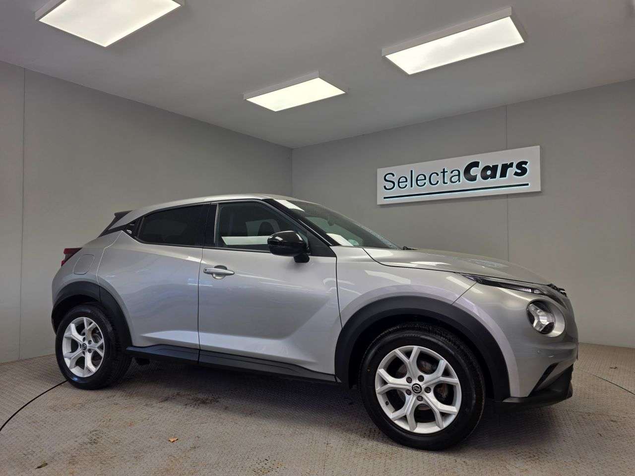 A 2020 NISSAN JUKE 1.0 DIG-T N-Connecta SUV 5dr Petrol Manual Euro 6 (s/s) (117 ps) A 2020 NISSAN JUKE 1.0 DIG-T N-Connecta SUV 5dr Petrol Manual Euro 6 (s/s) (117 ps)