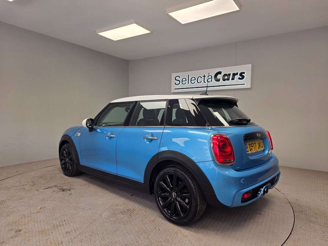 A 2017 MINI MINI COOPER S A 2017 MINI MINI COOPER S