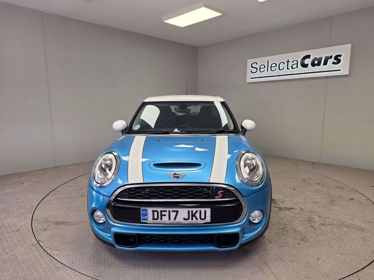 A 2017 MINI MINI COOPER S A 2017 MINI MINI COOPER S