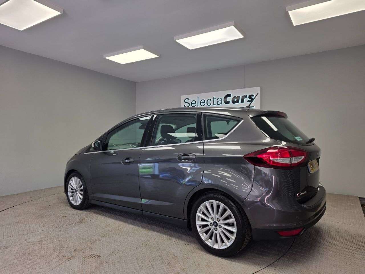 A 2019 FORD C-MAX 1.0T EcoBoost GPF Titanium MPV 5dr Petrol Manual Euro 6 (s/s) (125 ps) A 2019 FORD C-MAX 1.0T EcoBoost GPF Titanium MPV 5dr Petrol Manual Euro 6 (s/s) (125 ps)