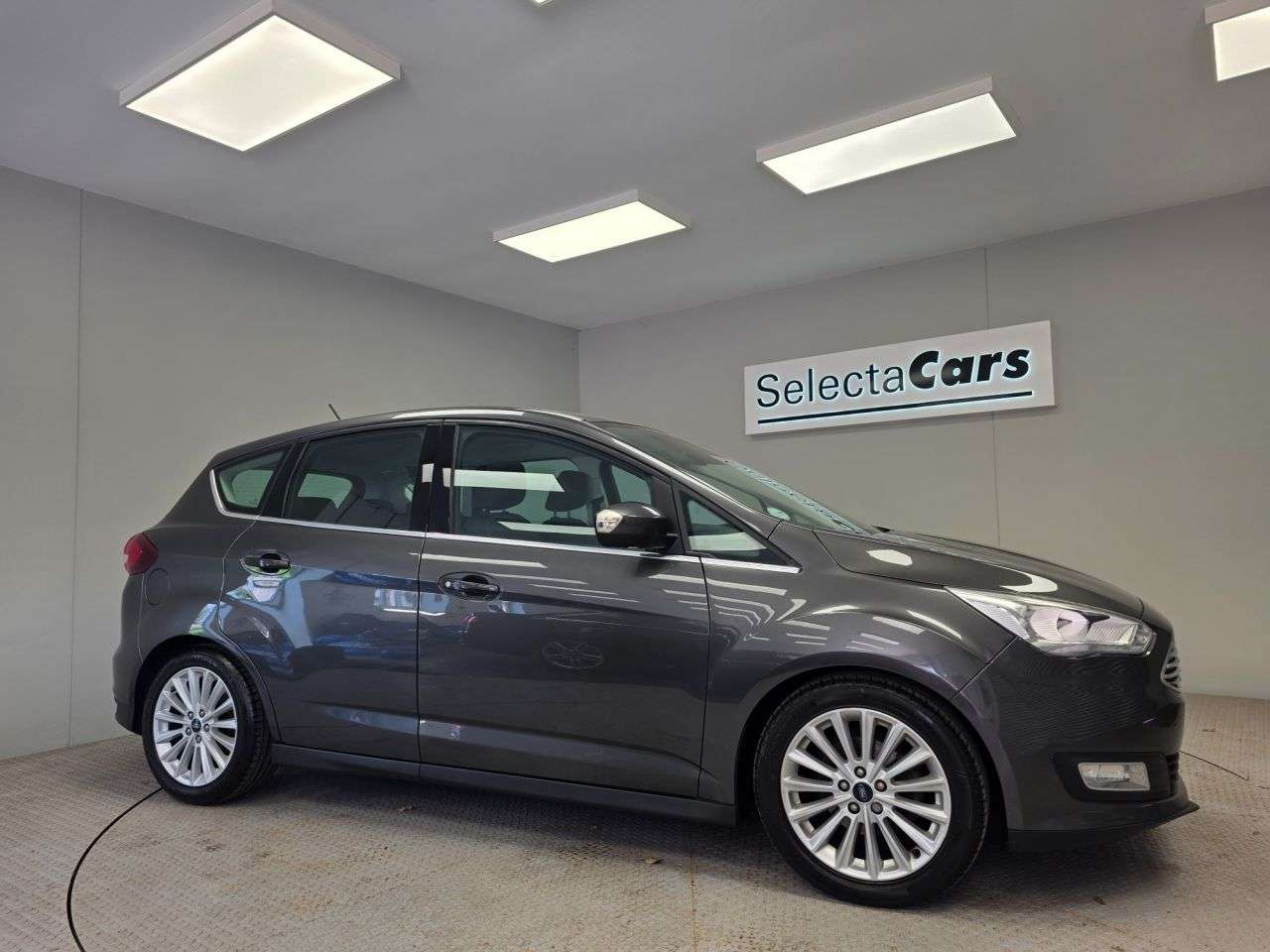 A 2019 FORD C-MAX 1.0T EcoBoost GPF Titanium MPV 5dr Petrol Manual Euro 6 (s/s) (125 ps) A 2019 FORD C-MAX 1.0T EcoBoost GPF Titanium MPV 5dr Petrol Manual Euro 6 (s/s) (125 ps)