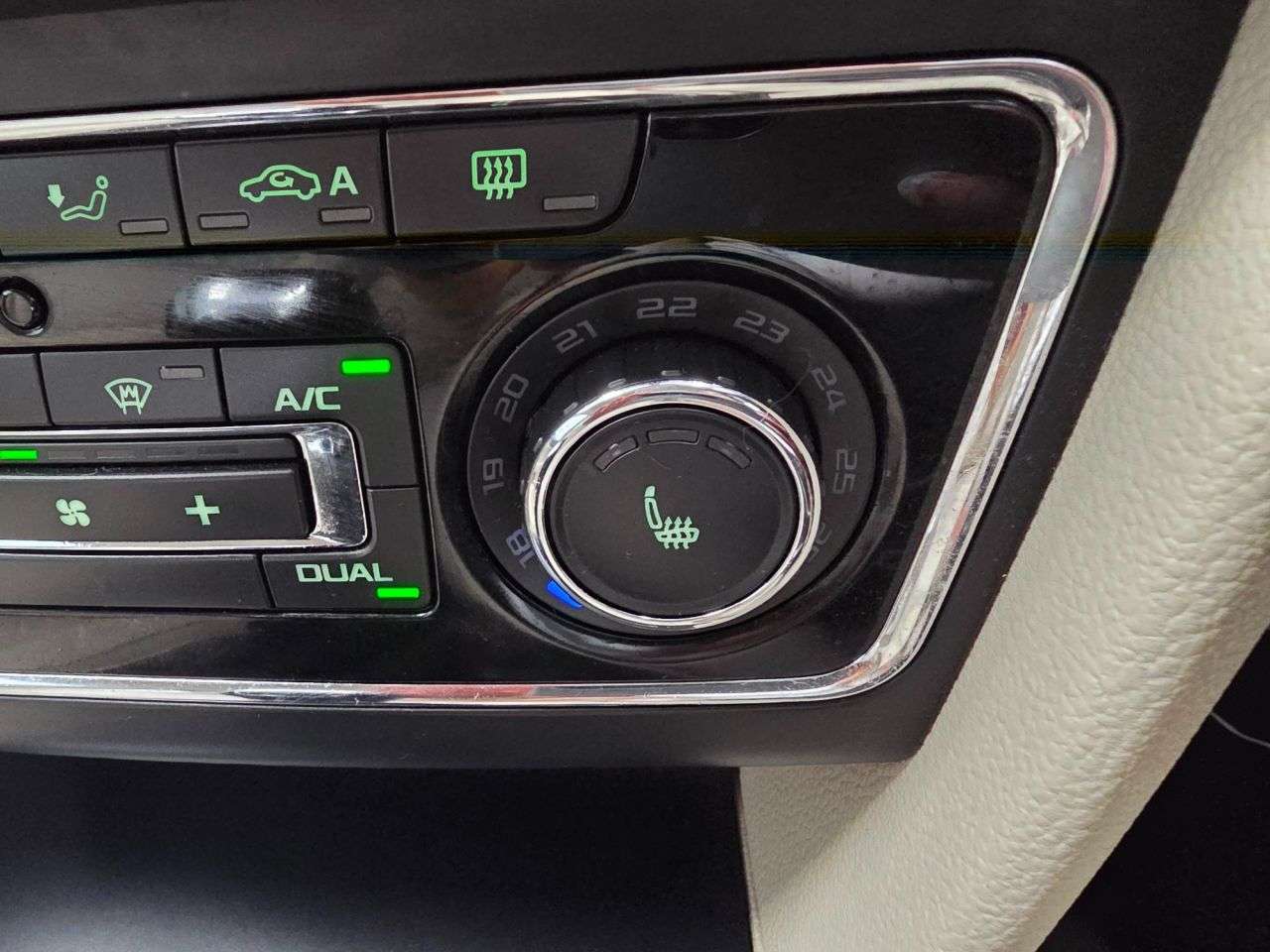2015 SKODA SUPERB 2015 SKODA SUPERB