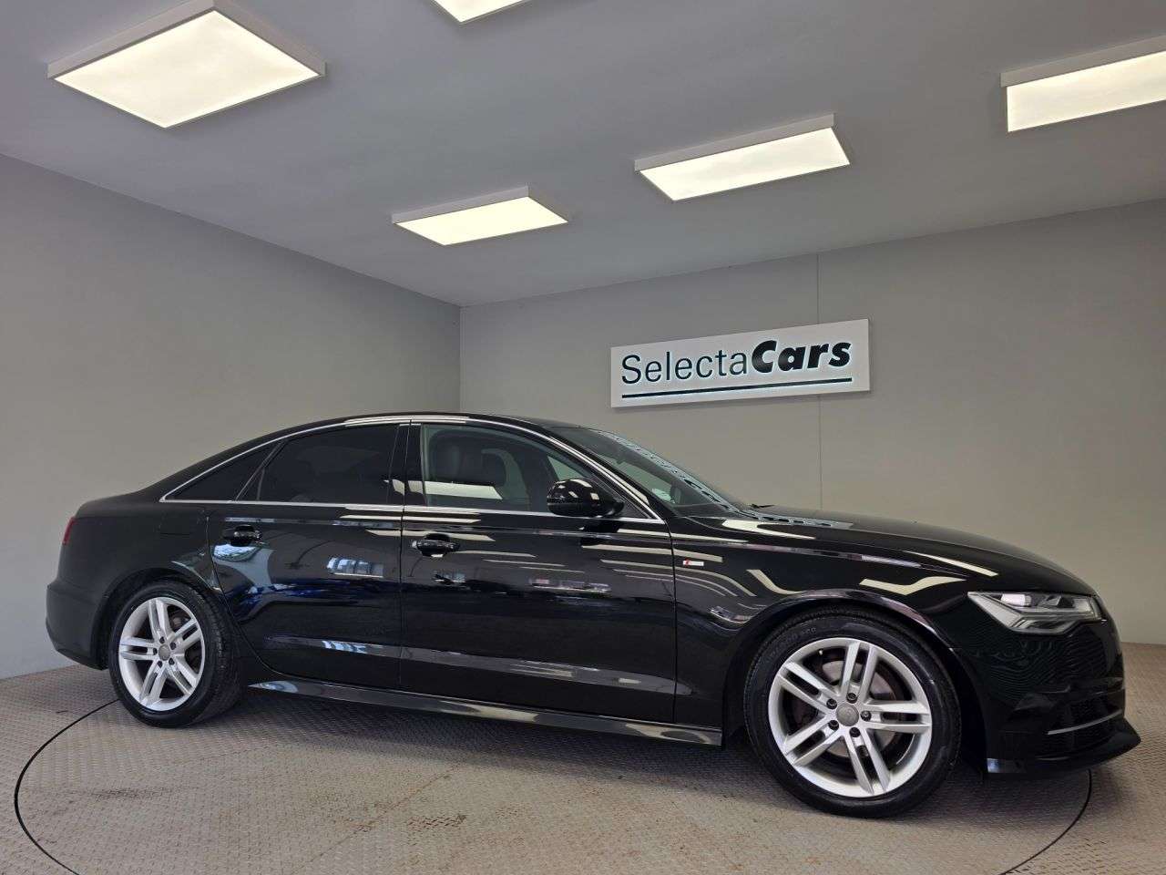 A 2017 AUDI A6 SALOON 2.0 TDI ultra S line Saloon 4dr Diesel Manual Euro 6 (s/s) (190 ps) A 2017 AUDI A6 SALOON 2.0 TDI ultra S line Saloon 4dr Diesel Manual Euro 6 (s/s) (190 ps)