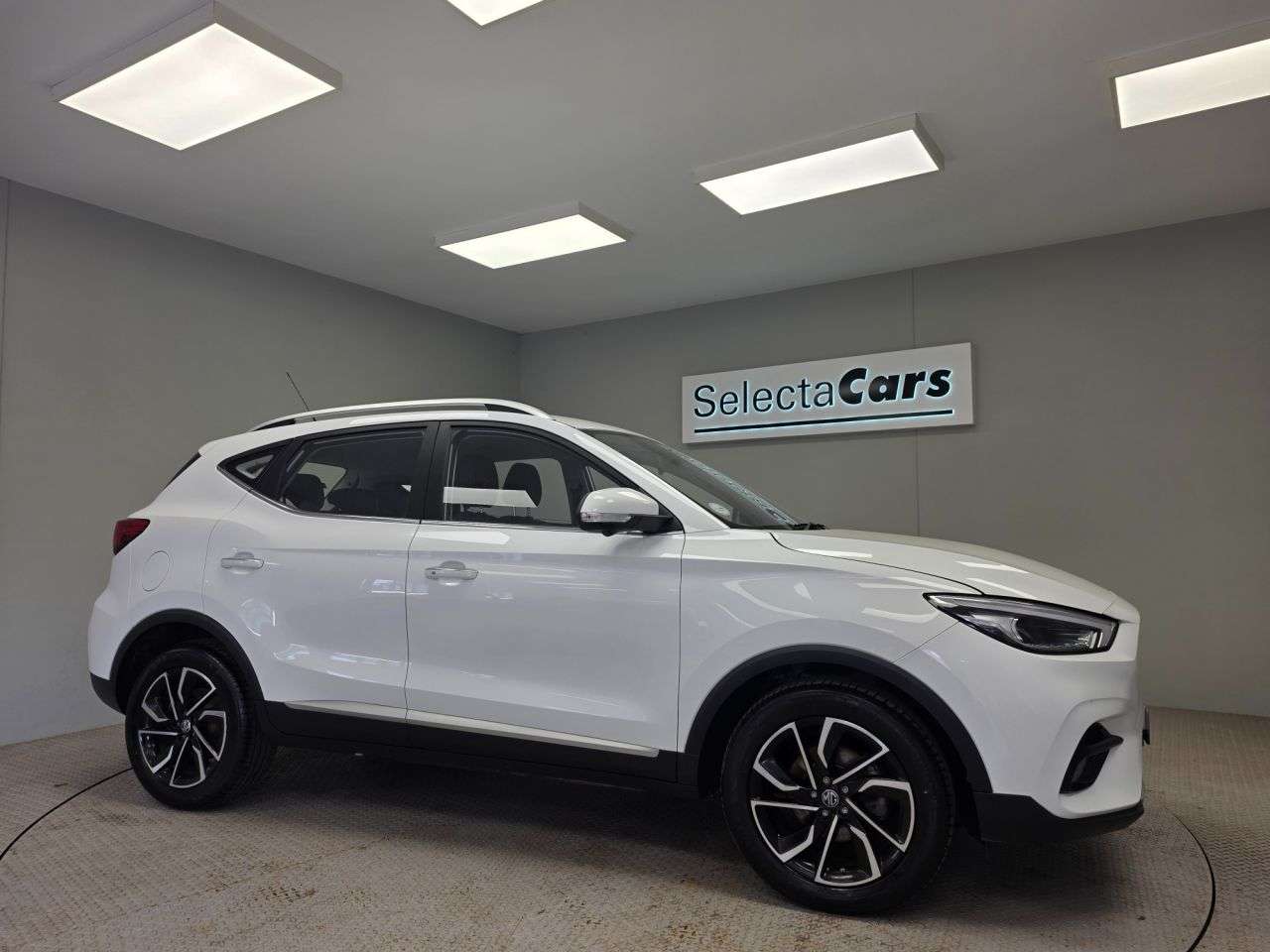 A 2022 MG MG ZS 1.0 T-GDI Exclusive SUV 5dr Petrol Auto Euro 6 (111 ps) A 2022 MG MG ZS 1.0 T-GDI Exclusive SUV 5dr Petrol Auto Euro 6 (111 ps)