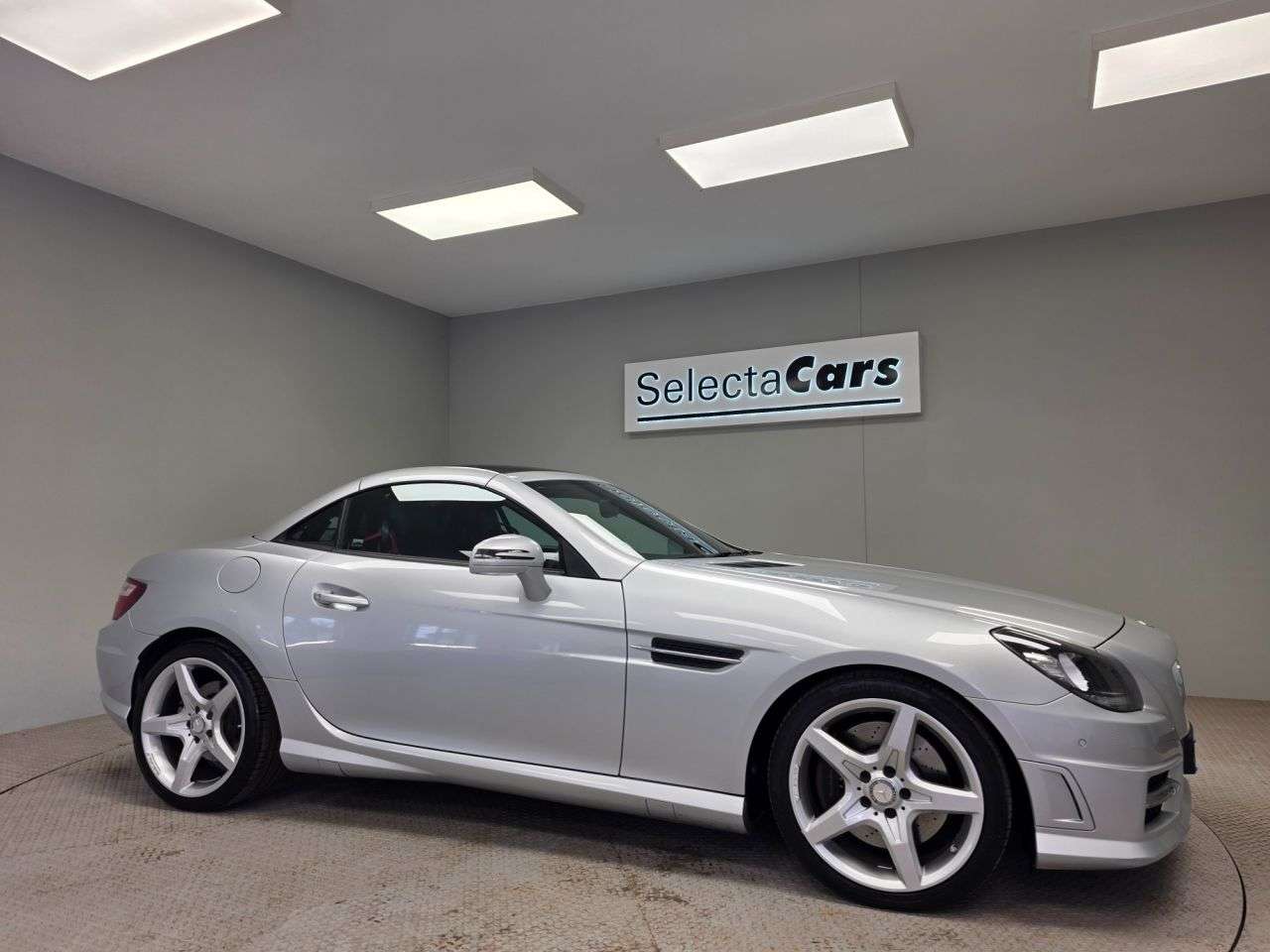 A 2016 MERCEDES-BENZ SLK 2.0 SLK200 AMG Sport Convertible 2dr Petrol G-Tronic Euro 6 (s/s) (184 ps) A 2016 MERCEDES-BENZ SLK 2.0 SLK200 AMG Sport Convertible 2dr Petrol G-Tronic Euro 6 (s/s) (184 ps)