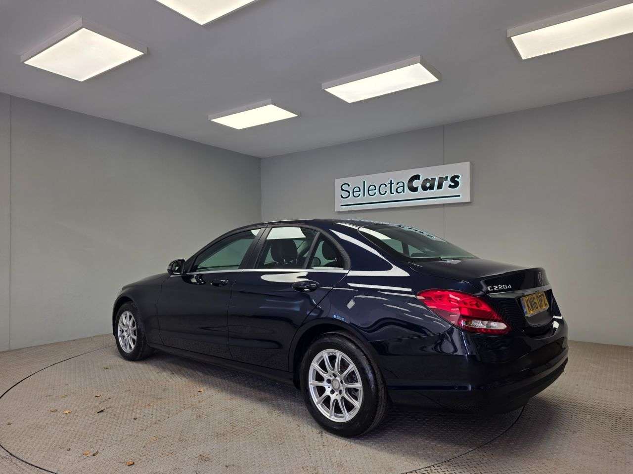 A 2016 MERCEDES-BENZ C CLASS 2.1 C220d SE Saloon 4dr Diesel 7G-Tronic+ Euro 6 (s/s) (170 ps) A 2016 MERCEDES-BENZ C CLASS 2.1 C220d SE Saloon 4dr Diesel 7G-Tronic+ Euro 6 (s/s) (170 ps)