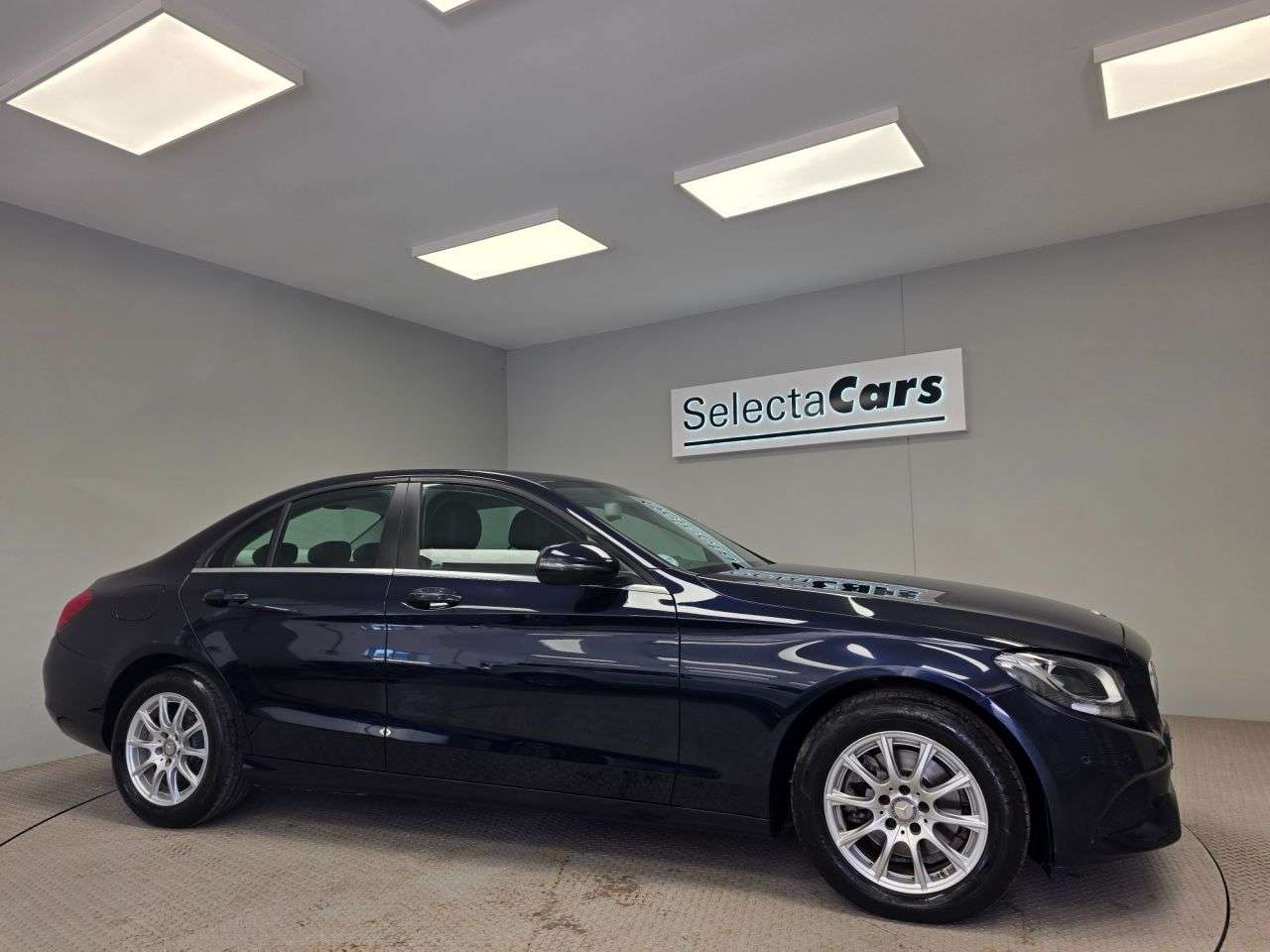 A 2016 MERCEDES-BENZ C CLASS 2.1 C220d SE Saloon 4dr Diesel 7G-Tronic+ Euro 6 (s/s) (170 ps) A 2016 MERCEDES-BENZ C CLASS 2.1 C220d SE Saloon 4dr Diesel 7G-Tronic+ Euro 6 (s/s) (170 ps)
