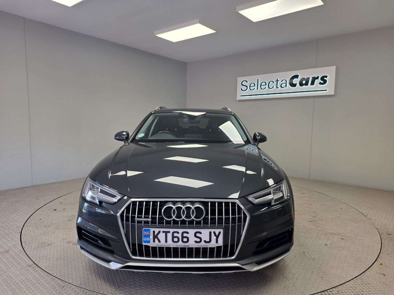 A 2017 AUDI A4 ALLROAD 2.0 TDI Sport Estate 5dr Diesel S Tronic quattro Euro 6 (s/s) (190 ps) A 2017 AUDI A4 ALLROAD 2.0 TDI Sport Estate 5dr Diesel S Tronic quattro Euro 6 (s/s) (190 ps)