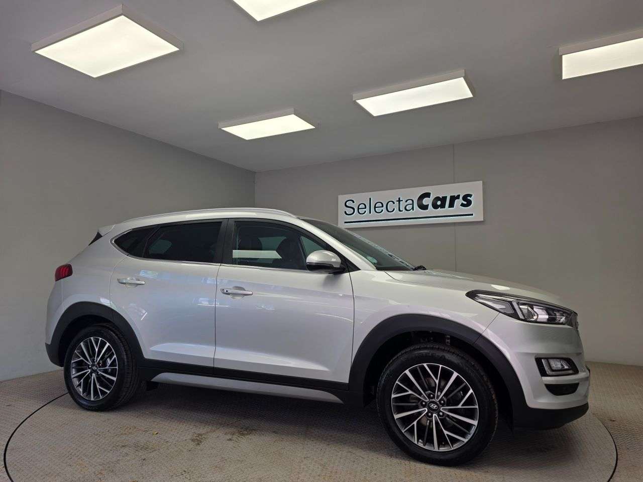 A 2019 HYUNDAI TUCSON 1.6 GDi Premium SUV 5dr Petrol Manual Euro 6 (s/s) (132 ps) A 2019 HYUNDAI TUCSON 1.6 GDi Premium SUV 5dr Petrol Manual Euro 6 (s/s) (132 ps)