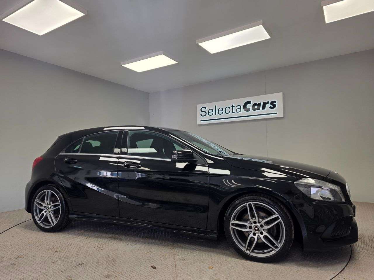 A 2018 MERCEDES-BENZ A CLASS 1.6 A160 AMG Line Hatchback 5dr Petrol Manual Euro 6 (s/s) (102 ps) A 2018 MERCEDES-BENZ A CLASS 1.6 A160 AMG Line Hatchback 5dr Petrol Manual Euro 6 (s/s) (102 ps)