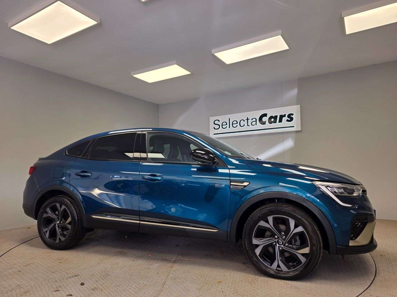 A 2023 RENAULT ARKANA 1.6 E-TECH E-Tech engineered SUV 5dr Petrol Hybrid Auto 2WD Euro 6 (s/s) (1 A 2023 RENAULT ARKANA 1.6 E-TECH E-Tech engineered SUV 5dr Petrol Hybrid Auto 2WD Euro 6 (s/s) (1