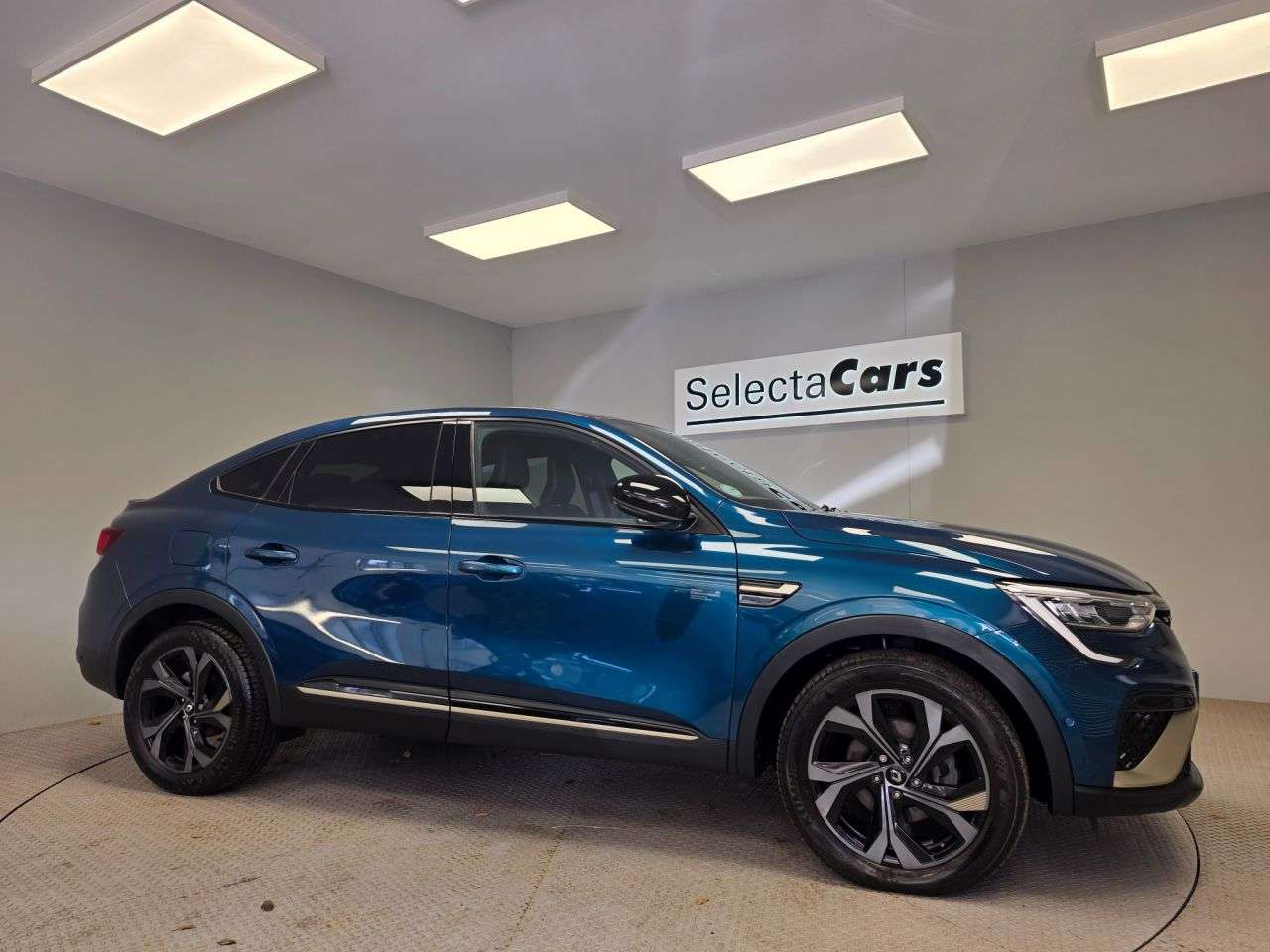 A 2023 RENAULT ARKANA 1.6 E-TECH E-Tech engineered SUV 5dr Petrol Hybrid Auto 2WD Euro 6 (s/s) (1 A 2023 RENAULT ARKANA 1.6 E-TECH E-Tech engineered SUV 5dr Petrol Hybrid Auto 2WD Euro 6 (s/s) (1