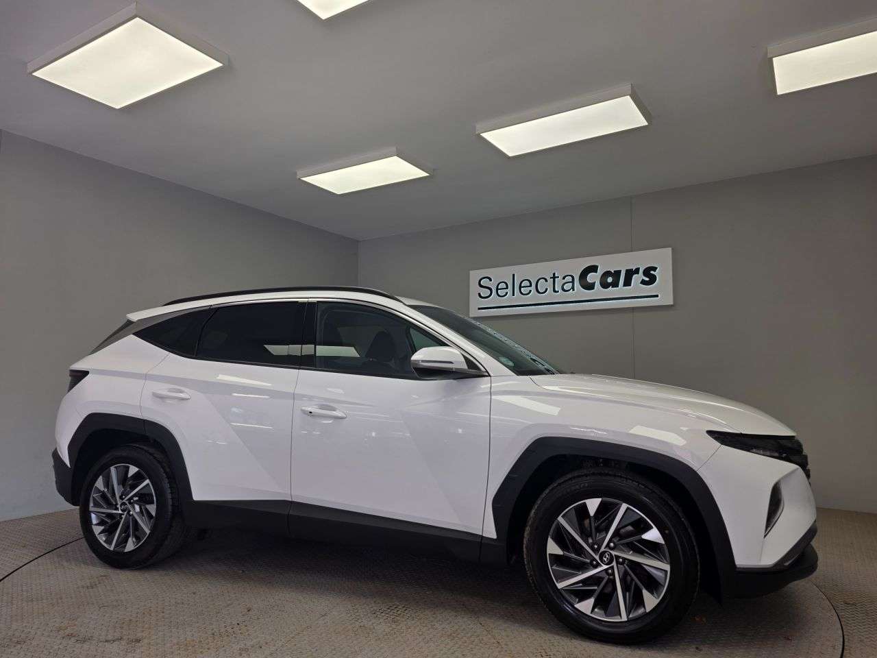 A 2022 HYUNDAI TUCSON 1.6 T-GDi Premium SUV 5dr Petrol Manual Euro 6 (s/s) (150 ps) A 2022 HYUNDAI TUCSON 1.6 T-GDi Premium SUV 5dr Petrol Manual Euro 6 (s/s) (150 ps)