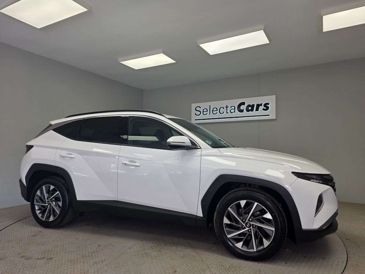 A 2022 HYUNDAI TUCSON 1.6 T-GDi Premium SUV 5dr Petrol Manual Euro 6 (s/s) (150 ps) A 2022 HYUNDAI TUCSON 1.6 T-GDi Premium SUV 5dr Petrol Manual Euro 6 (s/s) (150 ps)