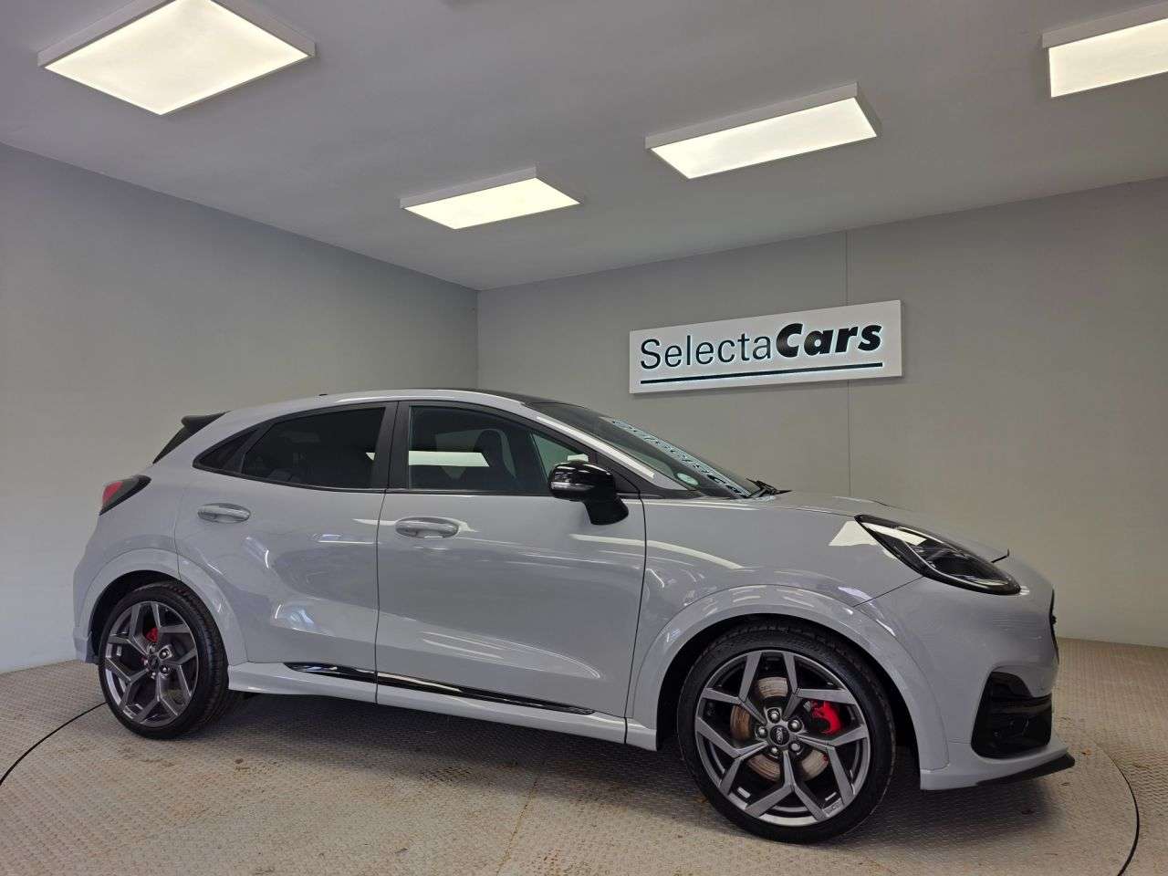 A 2023 FORD PUMA 1.5T EcoBoost ST SUV 5dr Petrol Manual Euro 6 (s/s) (200 ps) A 2023 FORD PUMA 1.5T EcoBoost ST SUV 5dr Petrol Manual Euro 6 (s/s) (200 ps)