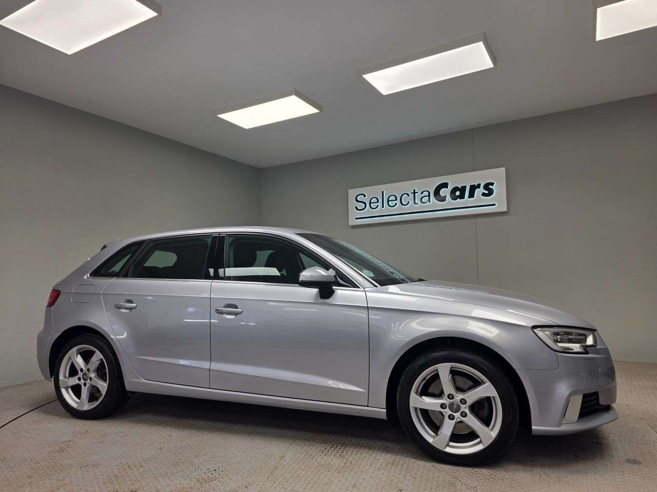 A 2016 AUDI A3 2.0 TFSI Sport Sportback 5dr Petrol S Tronic Euro 6 (s/s) (190 ps) A 2016 AUDI A3 2.0 TFSI Sport Sportback 5dr Petrol S Tronic Euro 6 (s/s) (190 ps)
