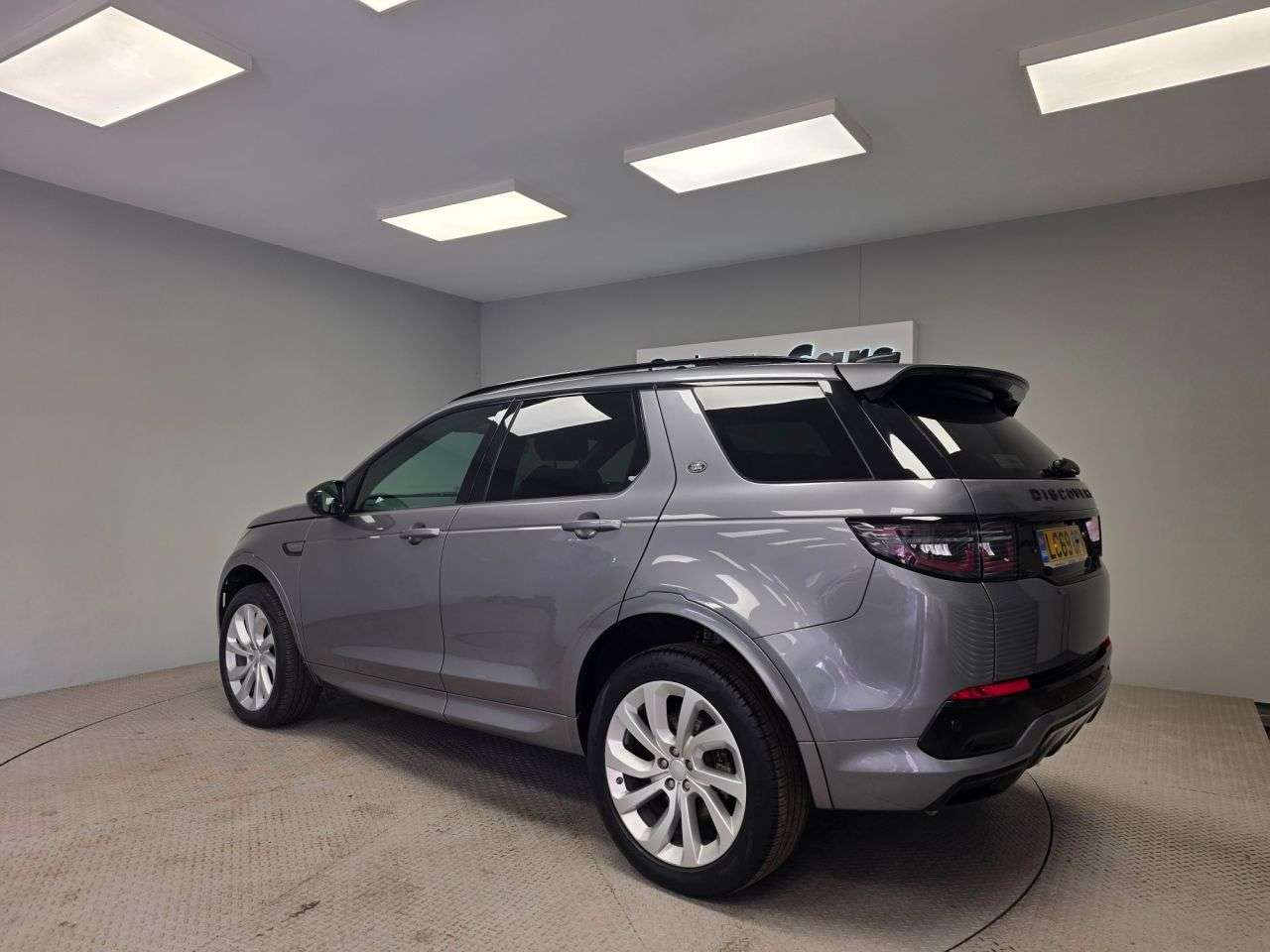 A 2019 LAND ROVER DISCOVERY SPORT 2.0 D150 MHEV R-Dynamic SE SUV 5dr Diesel Auto 4WD Euro 6 (s/s) (150 ps) A 2019 LAND ROVER DISCOVERY SPORT 2.0 D150 MHEV R-Dynamic SE SUV 5dr Diesel Auto 4WD Euro 6 (s/s) (150 ps)