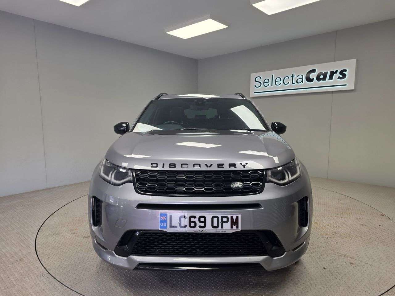 A 2019 LAND ROVER DISCOVERY SPORT 2.0 D150 MHEV R-Dynamic SE SUV 5dr Diesel Auto 4WD Euro 6 (s/s) (150 ps) A 2019 LAND ROVER DISCOVERY SPORT 2.0 D150 MHEV R-Dynamic SE SUV 5dr Diesel Auto 4WD Euro 6 (s/s) (150 ps)