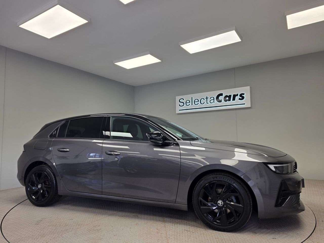 A 2022 VAUXHALL ASTRA 1.2 Turbo GS Line Hatchback 5dr Petrol Auto Euro 6 (s/s) (130 ps) A 2022 VAUXHALL ASTRA 1.2 Turbo GS Line Hatchback 5dr Petrol Auto Euro 6 (s/s) (130 ps)