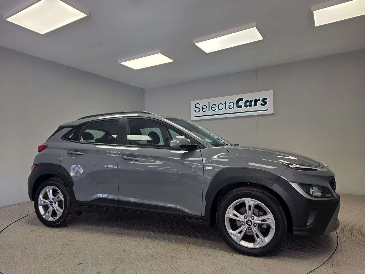A 2023 HYUNDAI KONA 1.0 T-GDi MHEV SE Connect SUV 5dr Petrol Hybrid Manual Euro 6 (s/s) (120 ps A 2023 HYUNDAI KONA 1.0 T-GDi MHEV SE Connect SUV 5dr Petrol Hybrid Manual Euro 6 (s/s) (120 ps