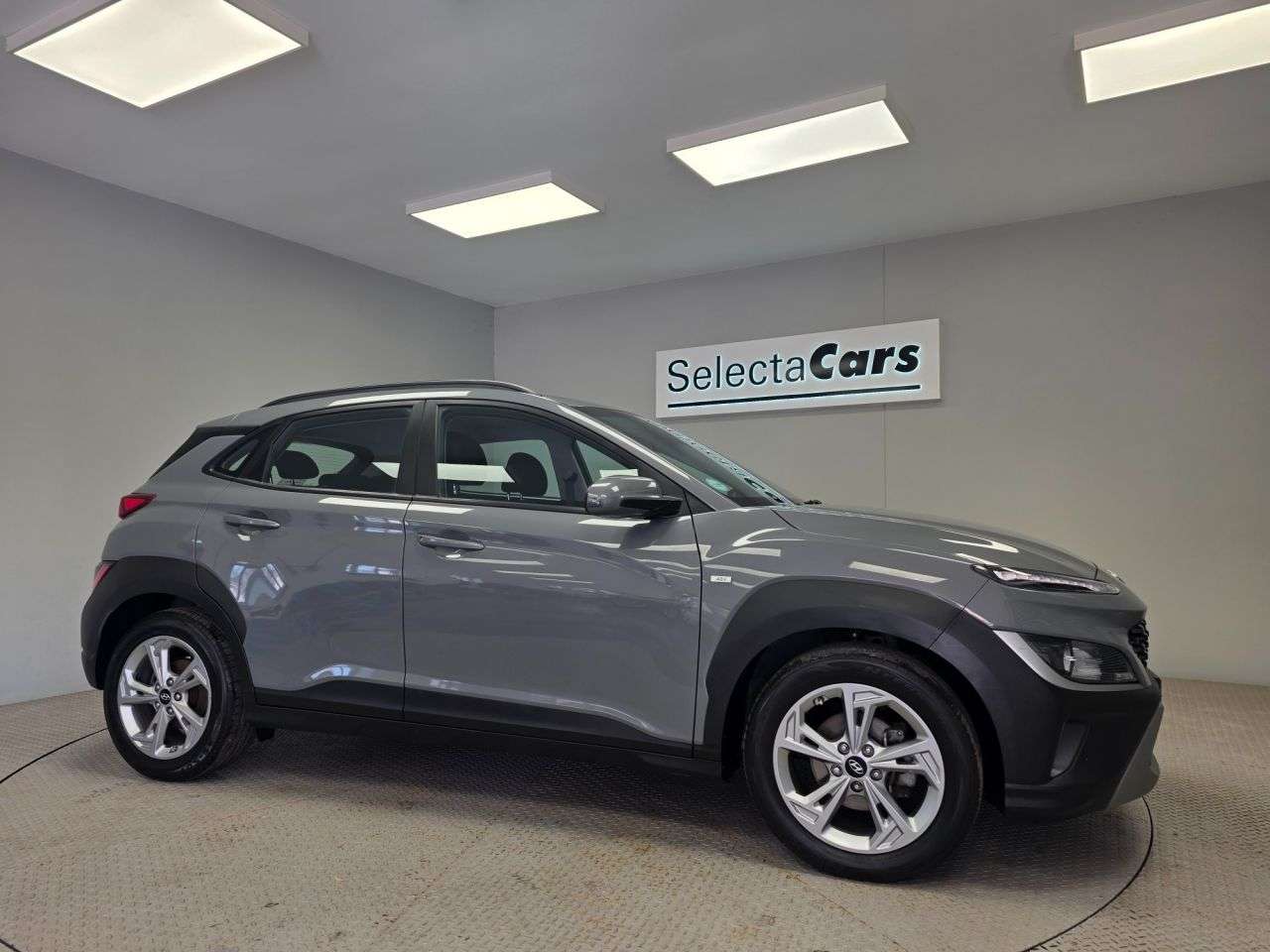 A 2023 HYUNDAI KONA 1.0 T-GDi MHEV SE Connect SUV 5dr Petrol Hybrid Manual Euro 6 (s/s) (120 ps A 2023 HYUNDAI KONA 1.0 T-GDi MHEV SE Connect SUV 5dr Petrol Hybrid Manual Euro 6 (s/s) (120 ps
