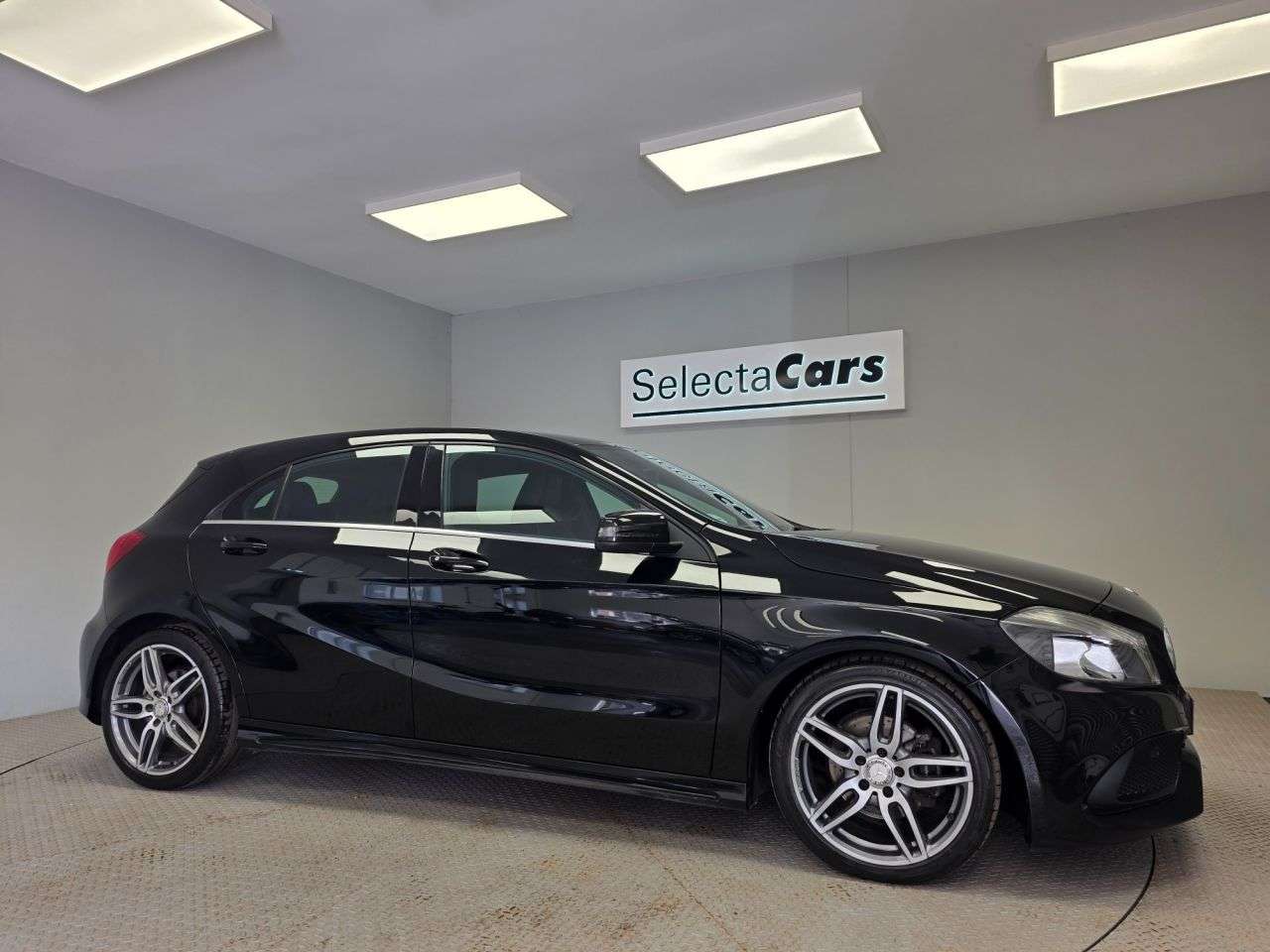 A 2017 MERCEDES-BENZ A CLASS 1.6 A180 AMG Line Hatchback 5dr Petrol Manual Euro 6 (s/s) (122 ps) A 2017 MERCEDES-BENZ A CLASS 1.6 A180 AMG Line Hatchback 5dr Petrol Manual Euro 6 (s/s) (122 ps)
