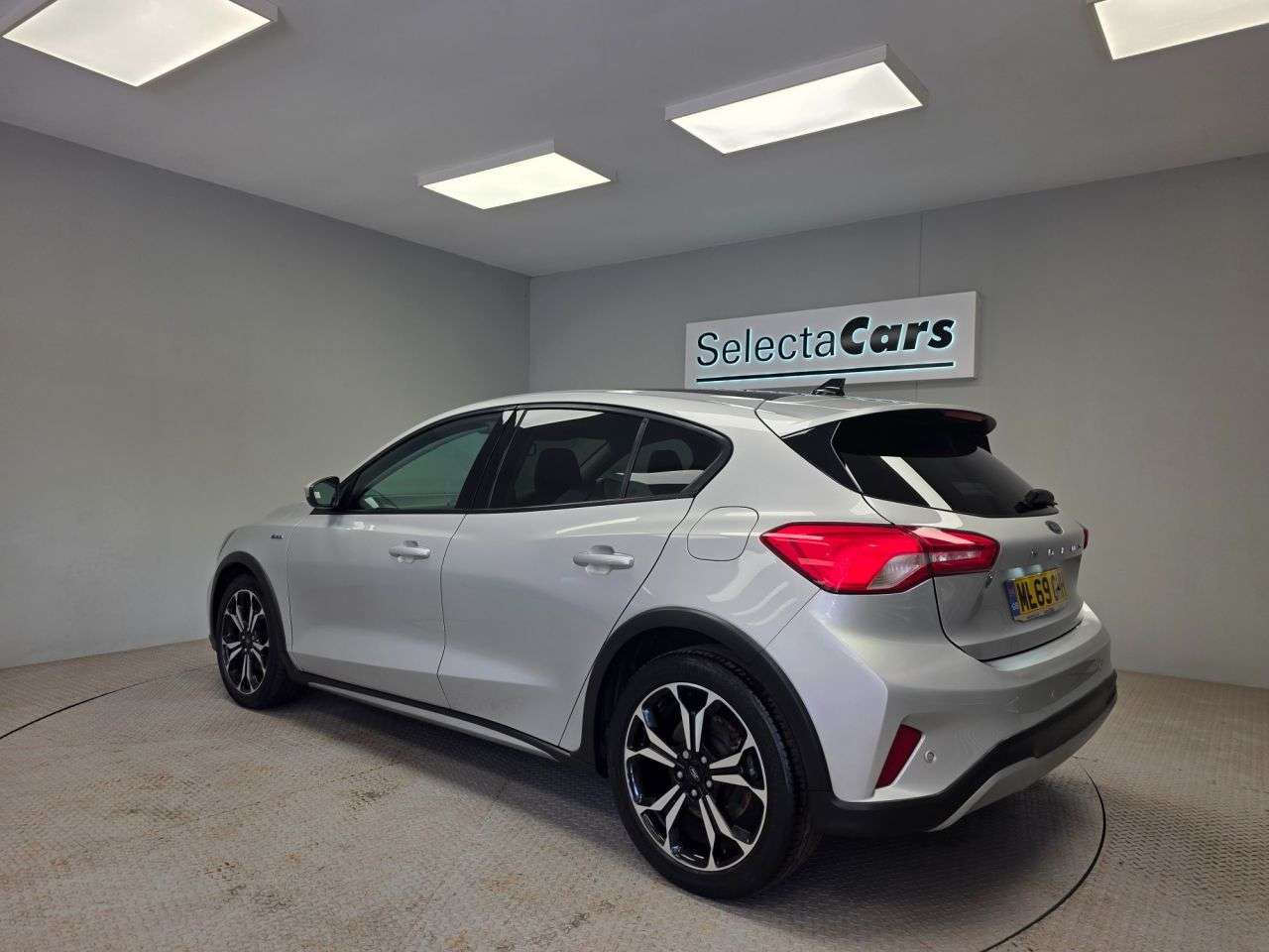 A 2019 FORD FOCUS 1.0T EcoBoost Active X Hatchback 5dr Petrol Manual Euro 6 (s/s) (125 ps) A 2019 FORD FOCUS 1.0T EcoBoost Active X Hatchback 5dr Petrol Manual Euro 6 (s/s) (125 ps)