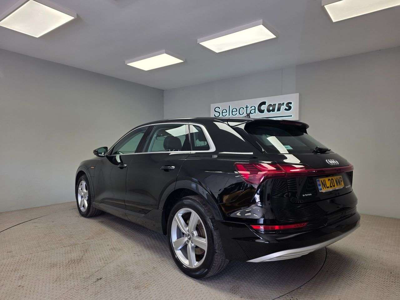 A 2020 AUDI E-TRON 50 Technik SUV 5dr Electric Auto quattro 71.2kWh (313 ps) A 2020 AUDI E-TRON 50 Technik SUV 5dr Electric Auto quattro 71.2kWh (313 ps)
