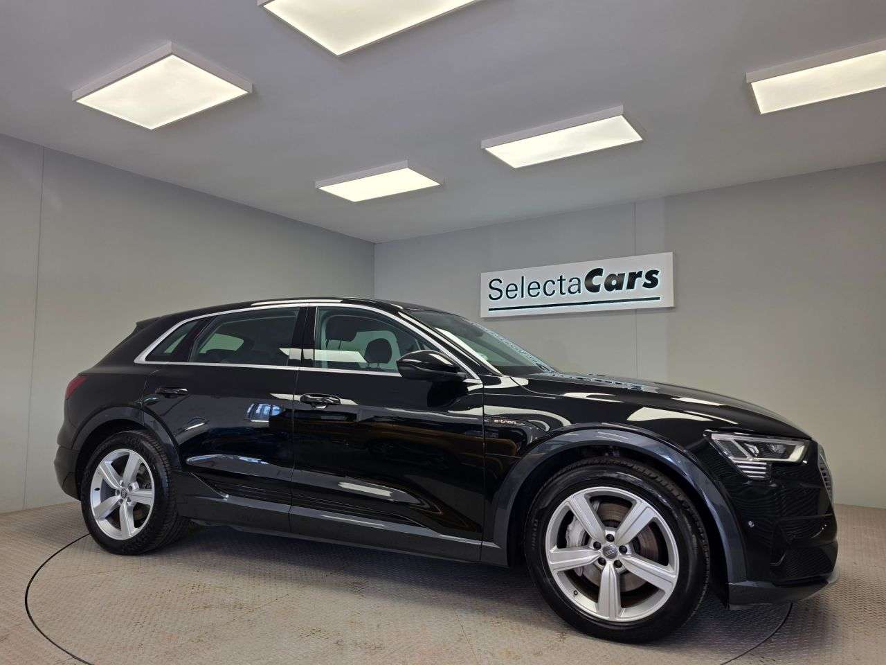 A 2020 AUDI E-TRON 50 Technik SUV 5dr Electric Auto quattro 71.2kWh (313 ps) A 2020 AUDI E-TRON 50 Technik SUV 5dr Electric Auto quattro 71.2kWh (313 ps)