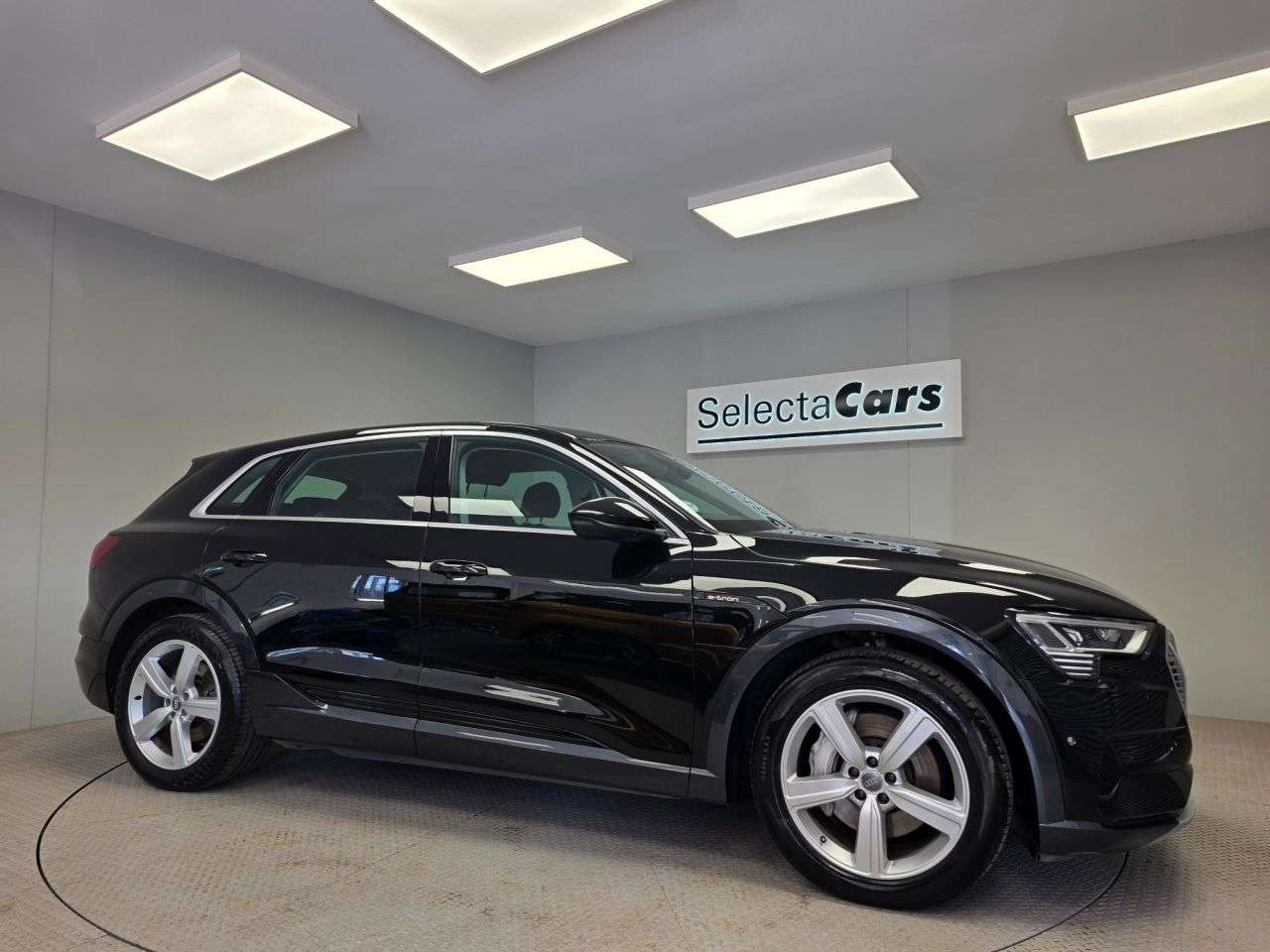 A 2020 AUDI E-TRON 50 Technik SUV 5dr Electric Auto quattro 71.2kWh (313 ps) A 2020 AUDI E-TRON 50 Technik SUV 5dr Electric Auto quattro 71.2kWh (313 ps)