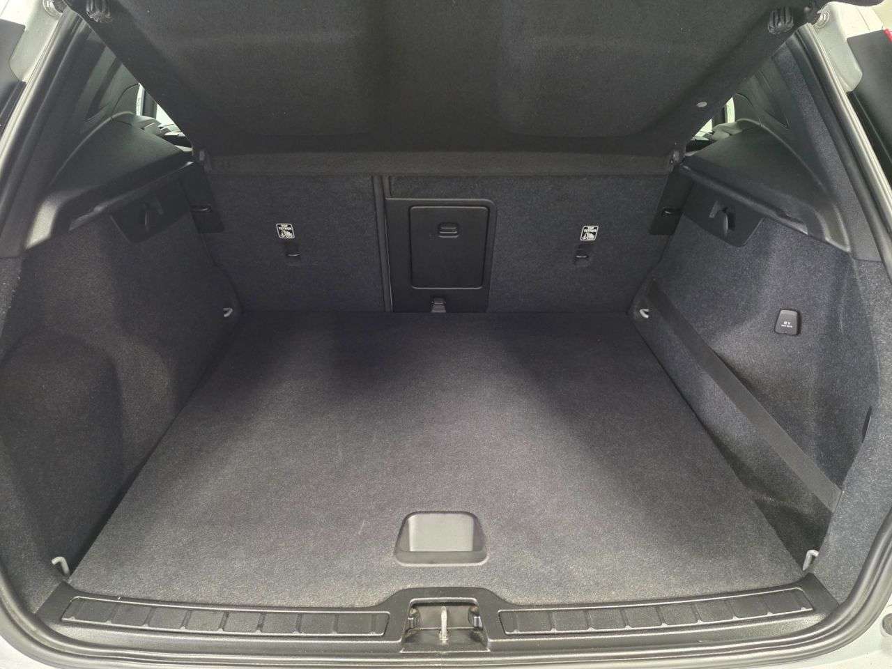 2019 VOLVO XC40 2019 VOLVO XC40