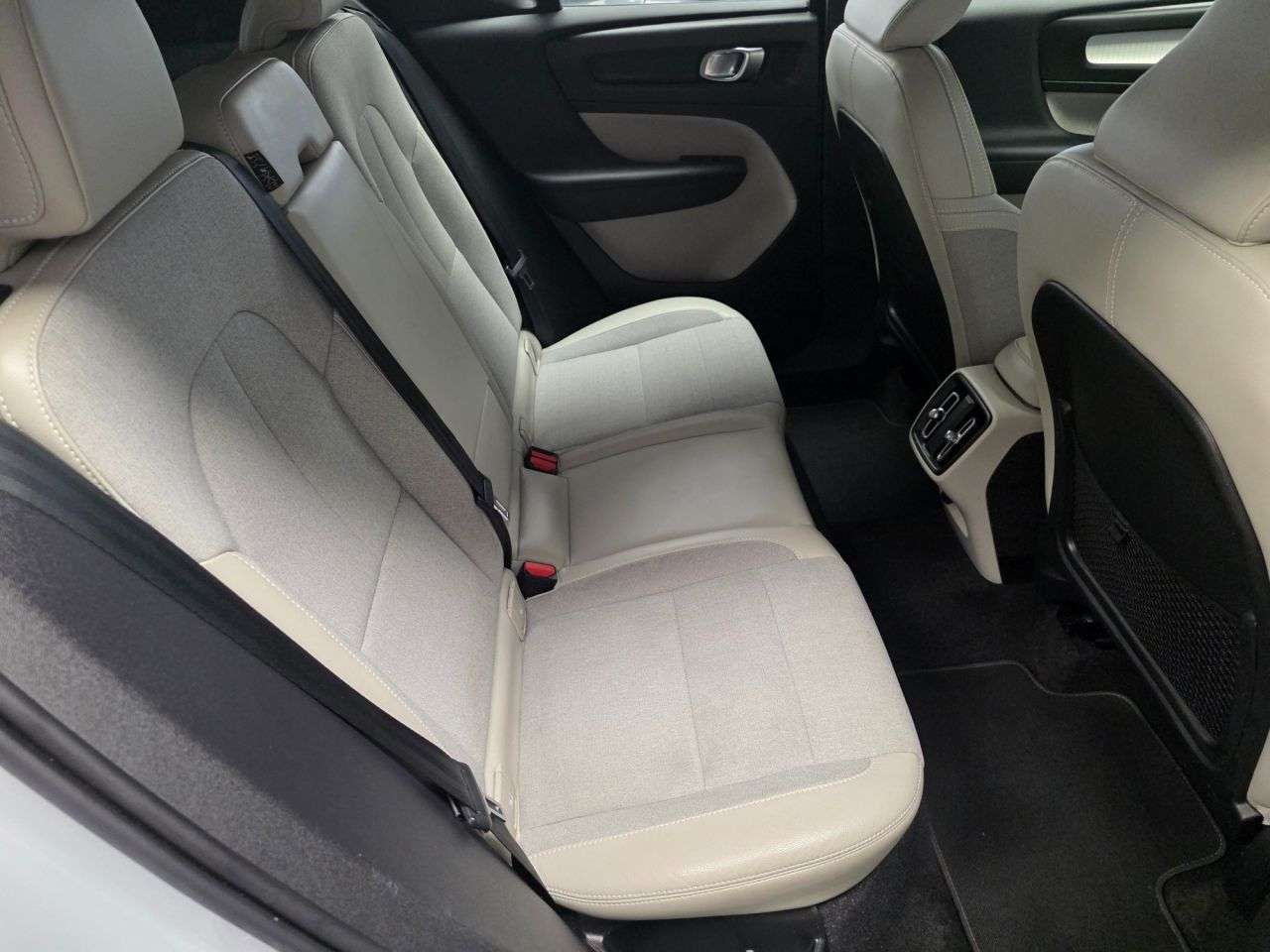 2019 VOLVO XC40 2019 VOLVO XC40