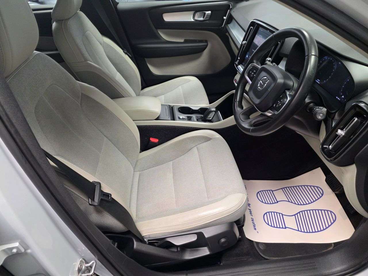 2019 VOLVO XC40 2019 VOLVO XC40